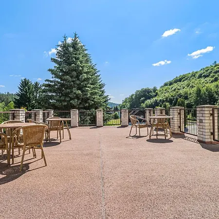 - Konferencni Samechov